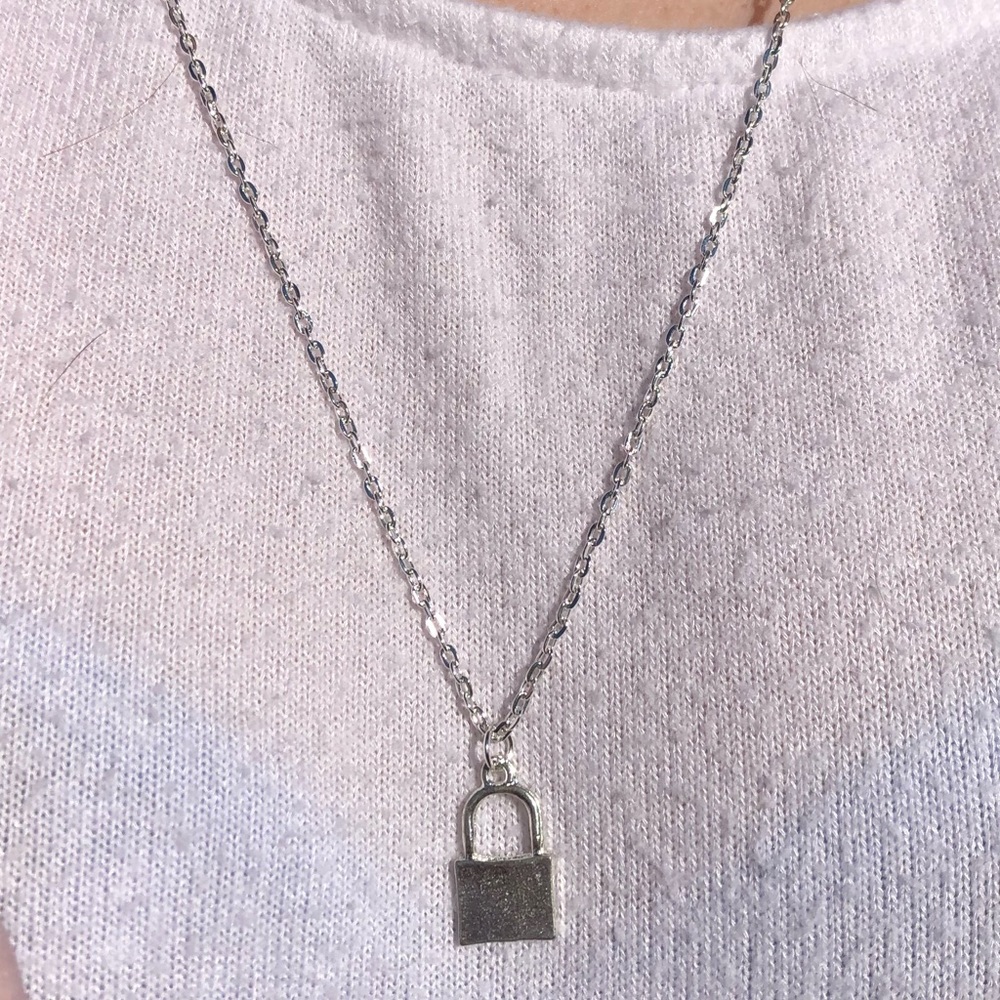 Silver lock chain